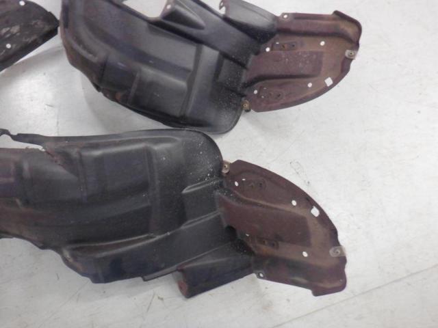TOYOTA genuine
Inner fender
The inner cover
