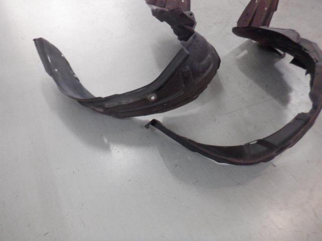 TOYOTA genuine
Inner fender
The inner cover