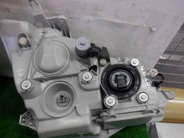 Left and right set manufacturer unknown
Headlight