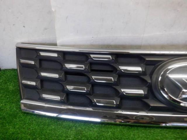 Daihatsu genuine
Front grille