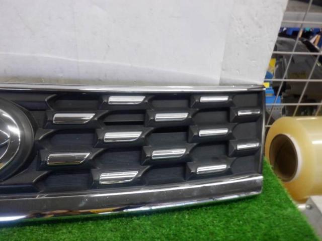 Daihatsu genuine
Front grille