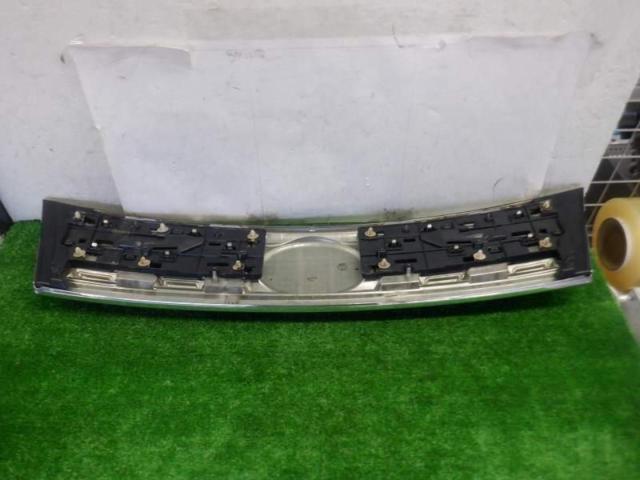Daihatsu genuine
Front grille