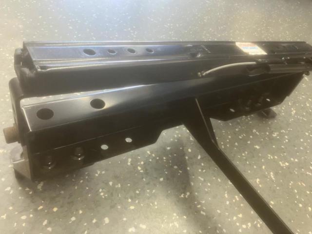 RECARO reclining seat rail, left side
Passenger side only
LH Prius 30 series / Prius α 40 series / Auris 140 series / Blade 150 series / SAI