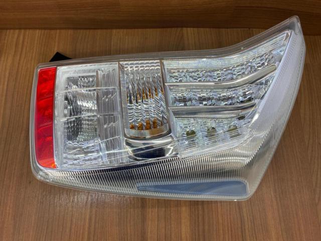 Genuine Toyota taillight set (left and right) for Prius 30 series (early model)
