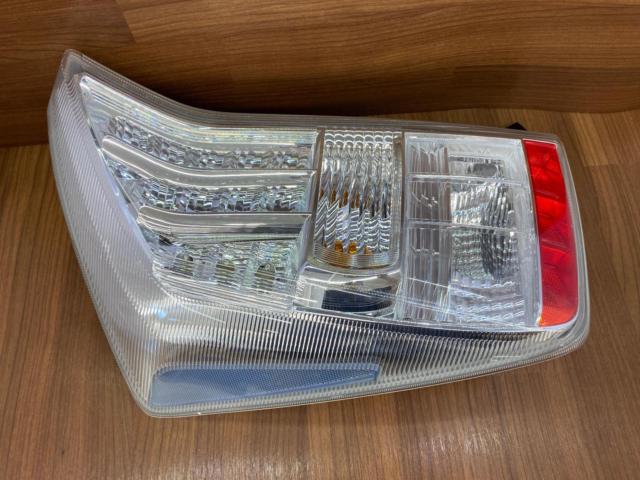 Genuine Toyota taillight set (left and right) for Prius 30 series (early model)