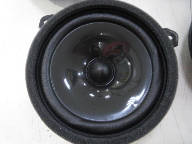 Toyota
Noah/90 series
Genuine speaker