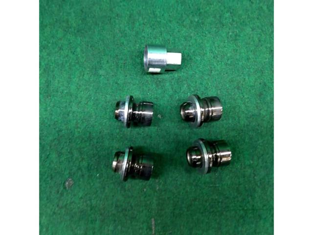 Toyota
(TOYOTA)
Made McGard
Wheel lock set
M14xP1.5