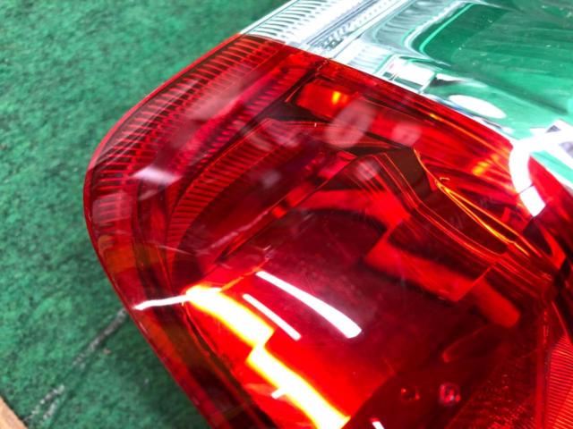 【トヨタ純正】 200系 ハイエース 純正 テールレンズ 左右セット