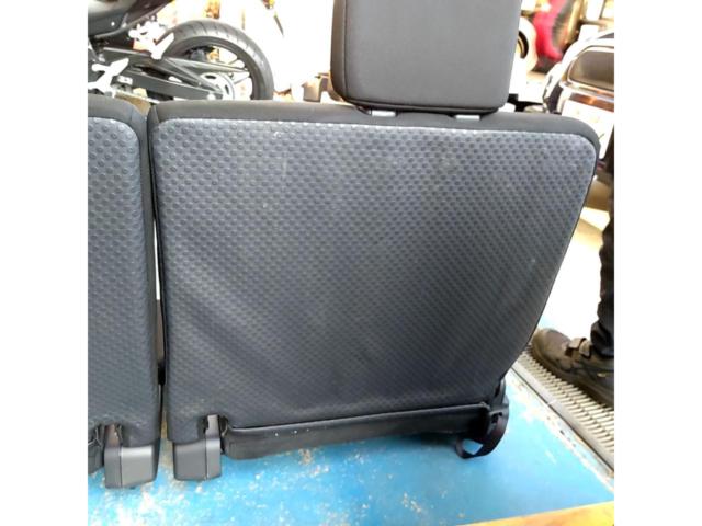 【ダイハツ純正】S700 アトレー純正セカンドシート