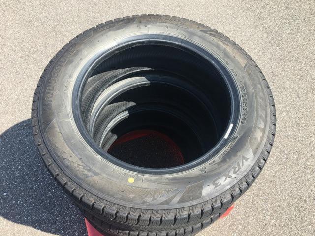 BRIDGESTONE
BLIZZAK
VRX3
175 / 65-15
Four
Tire only