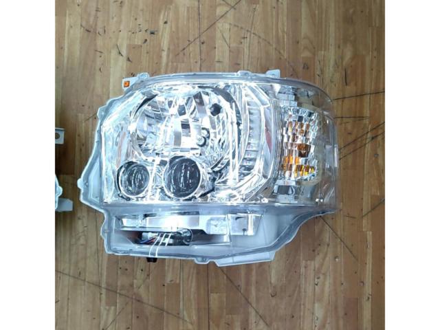 程度良好!! 【トヨタ純正】 200系/ハイエース8型標準ボディ純正LEDヘッドライト