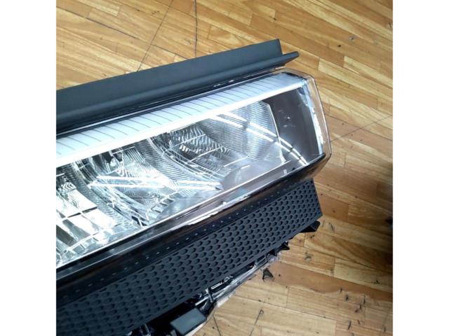 加工ベースや予備に!! 【トヨタ純正】 ランドクルーザー250VXグレード純正LEDヘッドライト