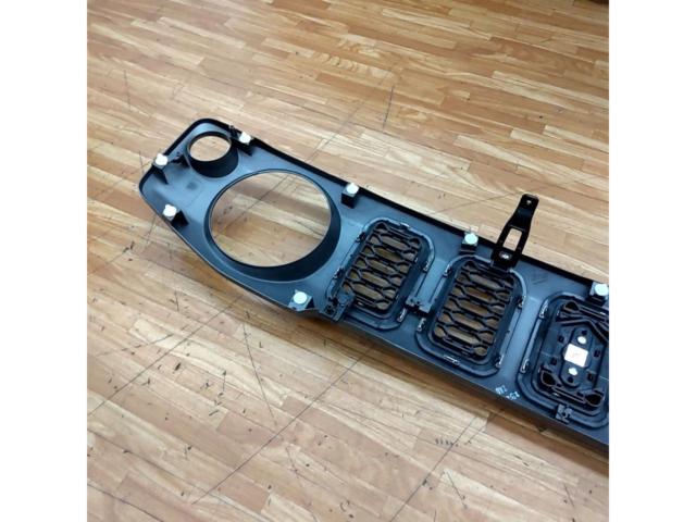 程度良好!!流用に!! 【スズキ純正】 JC74/ジムニーノマド純正グリル