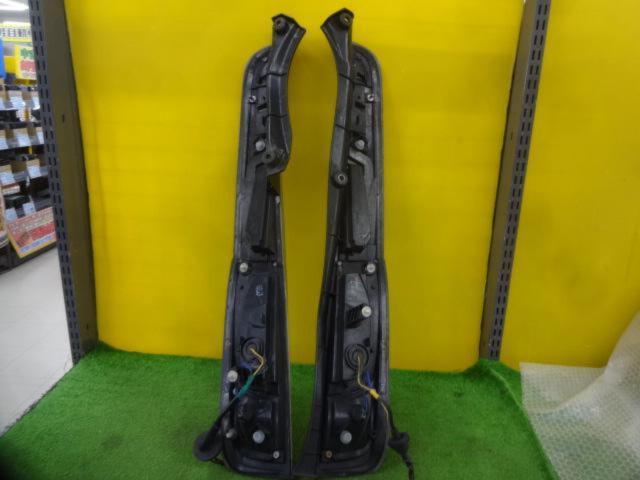 Daihatsu
LA100S / LA110S
Genuine tail lens