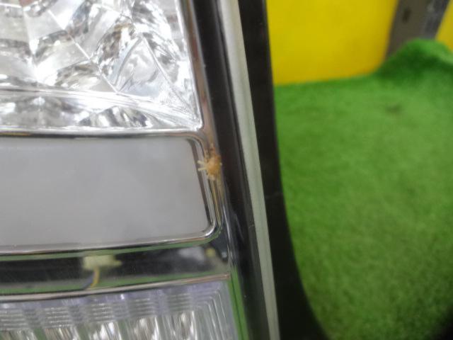 Daihatsu
LA100S / LA110S
Genuine tail lens