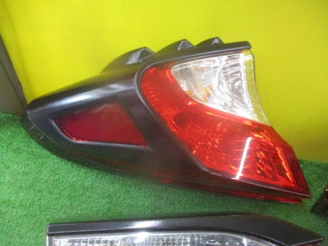 トヨタ C-HR/10系/前期 純正テールレンズ
