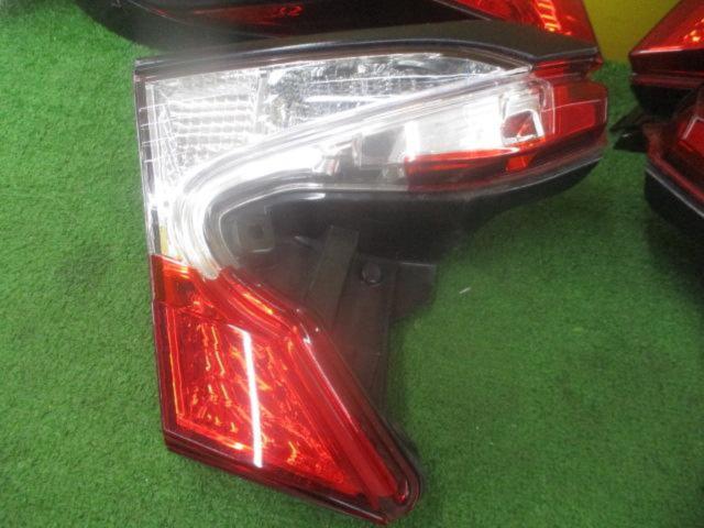 トヨタ C-HR/10系/前期 純正テールレンズ