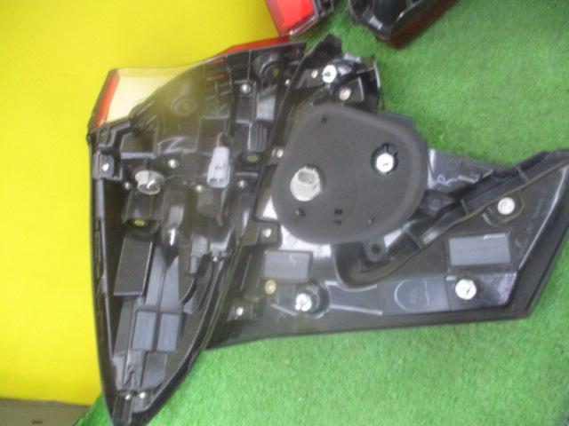 トヨタ C-HR/10系/前期 純正テールレンズ