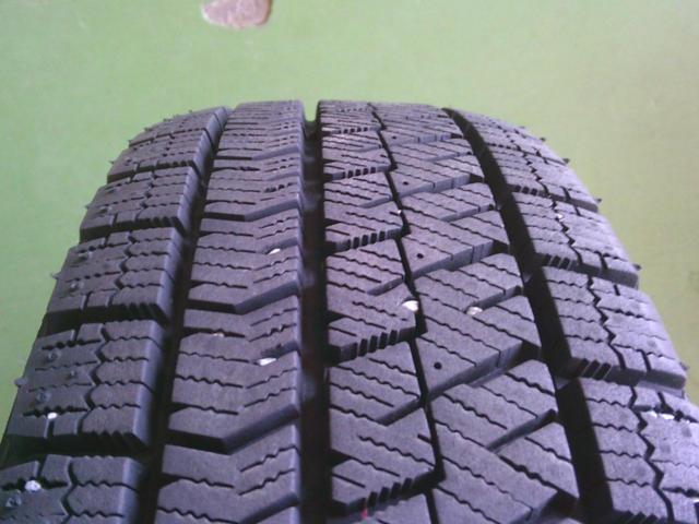 BRIDGESTONE BLIZZAK VRX2 + HOT STUFF Exceeder E05