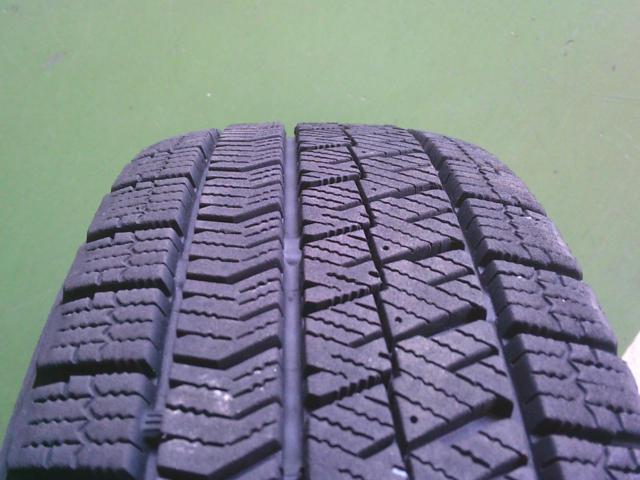BRIDGESTONE BLIZZAK VRX2 + HOT STUFF Exceeder E05