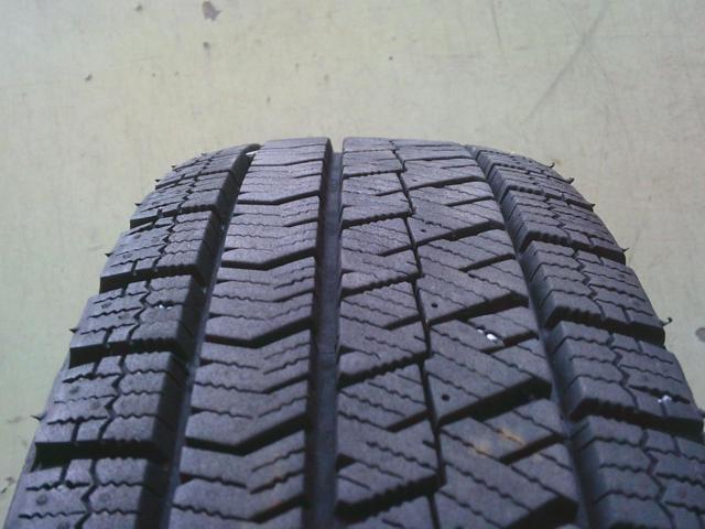 BRIDGESTONE BLIZZAK VRX2 + HOT STUFF Exceeder E05
