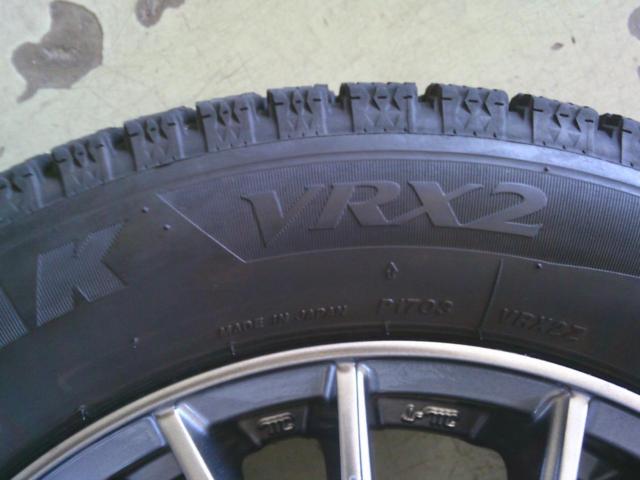 BRIDGESTONE BLIZZAK VRX2 + HOT STUFF Exceeder E05