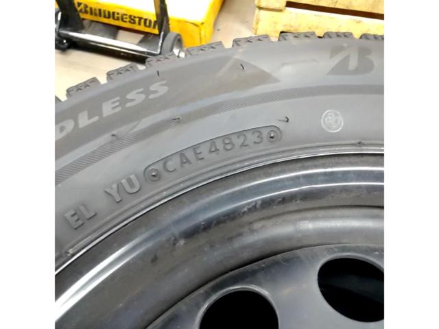 BRIDGESTONE
BLIZZAK
VRX2
Studless tire 4 pcs set