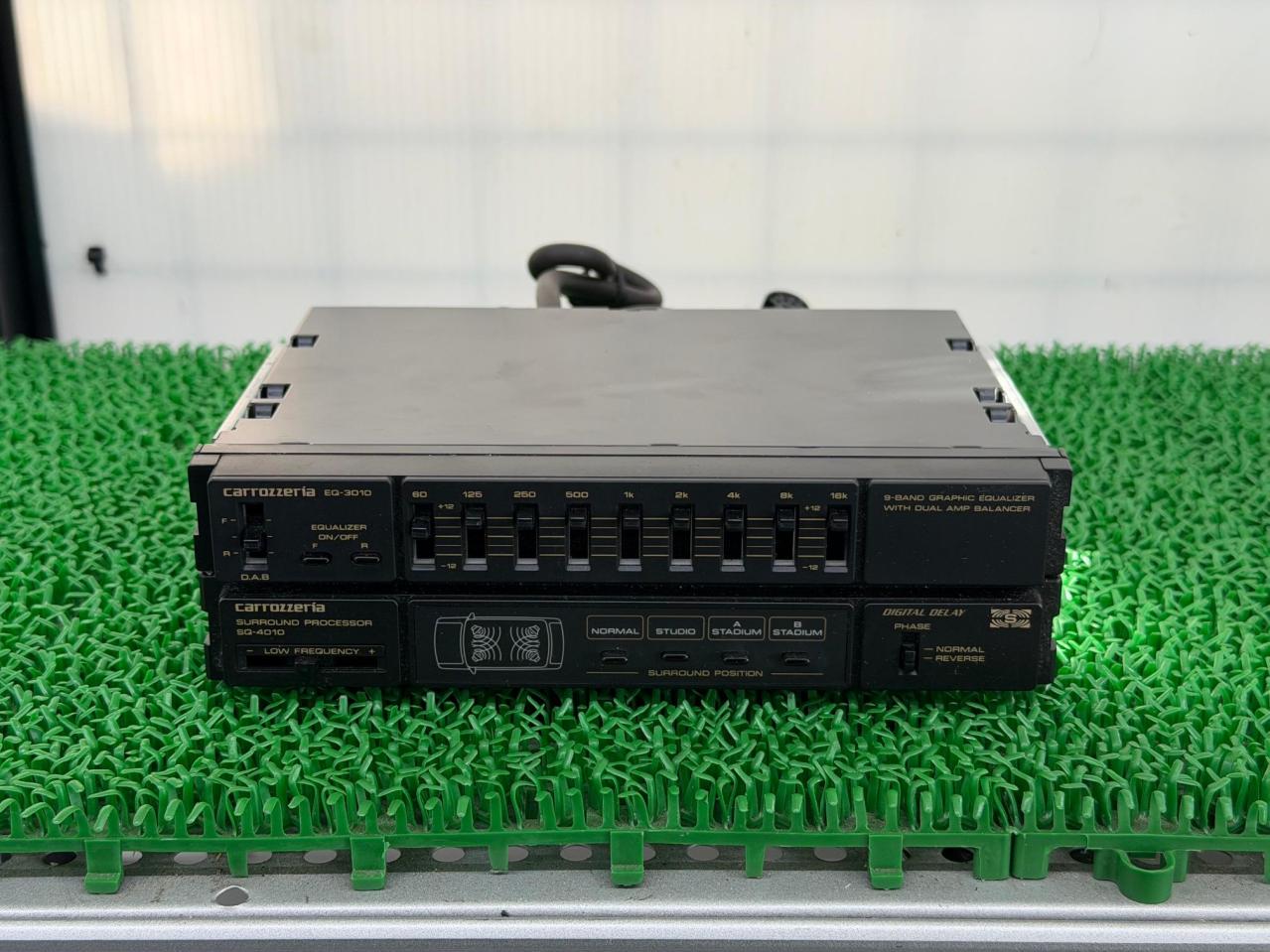 Vintage Carrozzeria graphic equalizer [EQ-3010]
+
Digital Delay Surround Processor [SQ-4010]