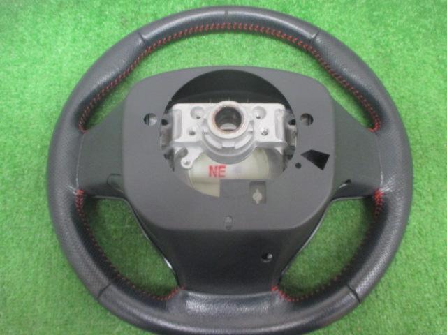 TOYOTA
Vitz G's/NCP131
Genuine leather steering wheel