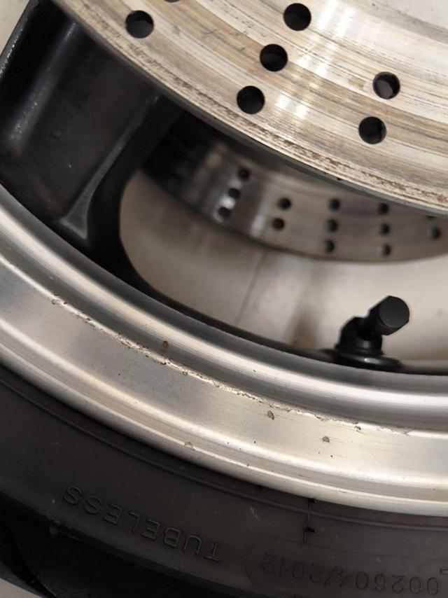 KAWASAKIZZR1100/D5/mid term
Original wheel front and back set