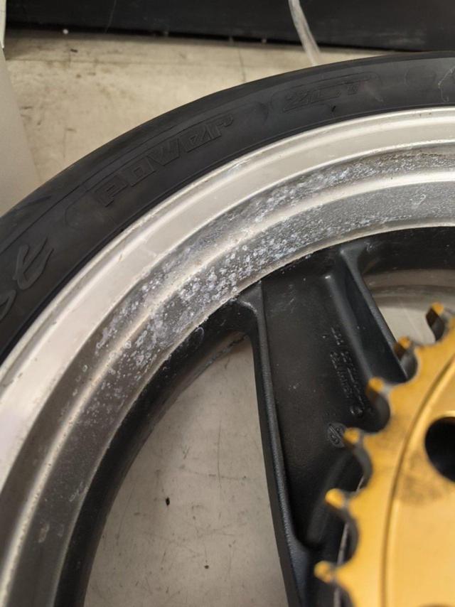 KAWASAKIZZR1100/D5/mid term
Original wheel front and back set