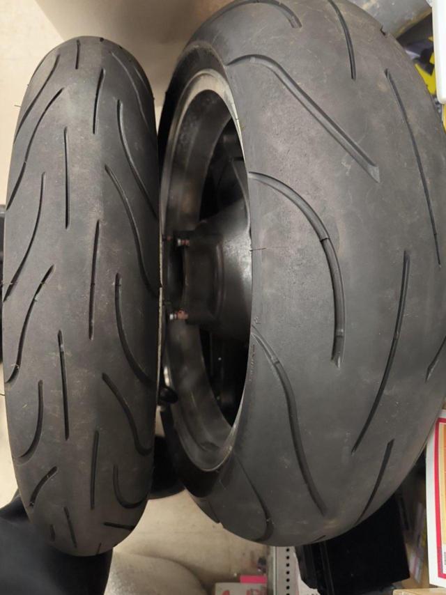 KAWASAKIZZR1100/D5/mid term
Original wheel front and back set