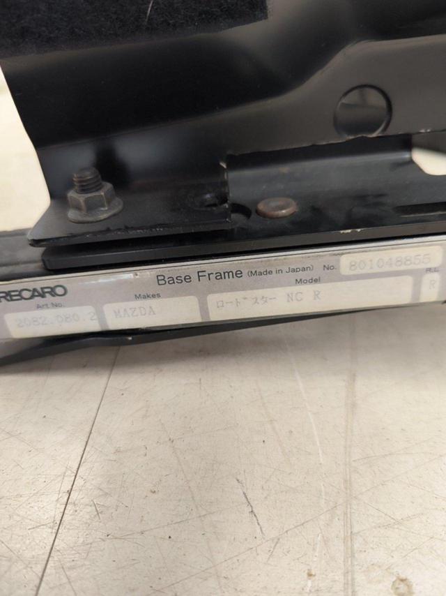 RECARO
Roadster
NC
Driver side