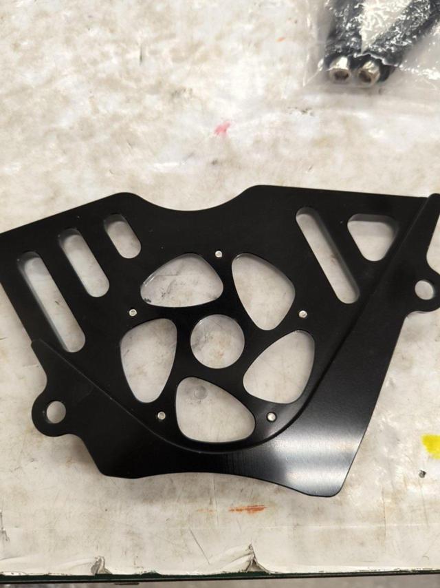CBR250R
Unknown Manufacturer
Sprocket cover