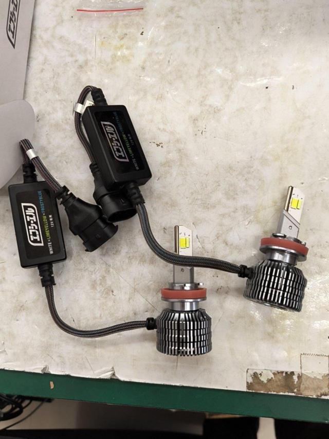 FCL
Triple Color Changing LED
FLED-D811WRBS