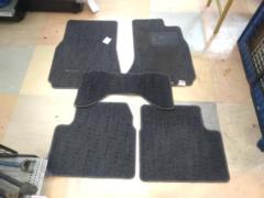 Genuine Nissan Skyline/ER34
Floor mat
5 split