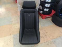 COBRA
Classic Leather
Headrest
Attached to