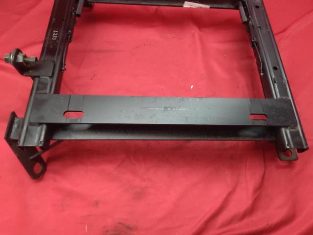 Unknown Manufacturer
Mira / L250
Bottom stop
Seat rail