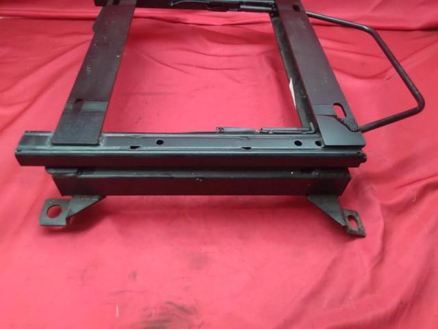 Unknown Manufacturer
Mira / L250
Bottom stop
Seat rail