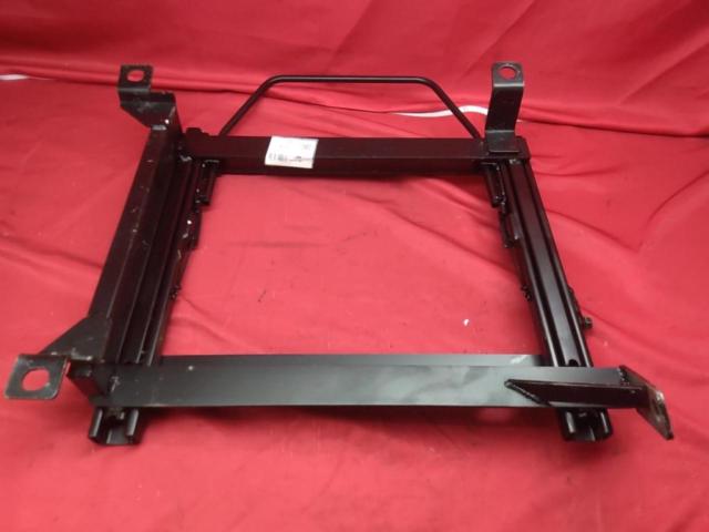 Unknown Manufacturer
Mira / L250
Bottom stop
Seat rail