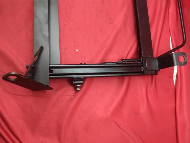 Unknown Manufacturer
Mira / L250
Bottom stop
Seat rail