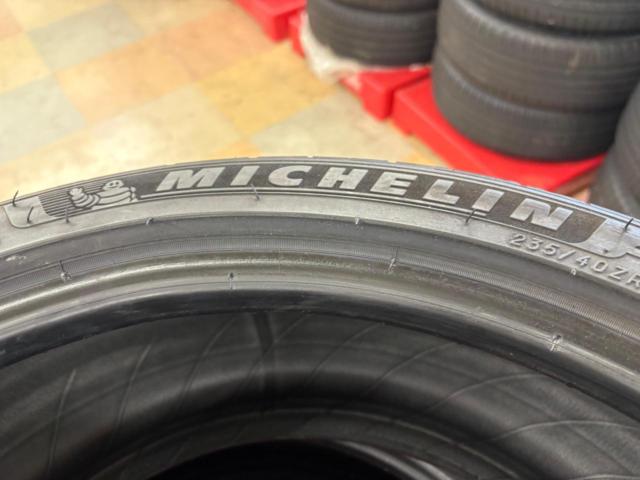 MICHELINPILOT
SPORT
Four
235 / 45R19