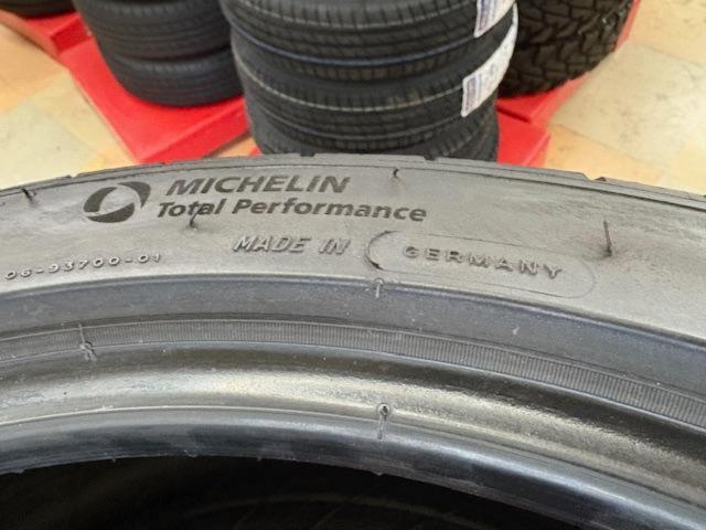 MICHELINPILOT
SPORT
Four
235 / 45R19