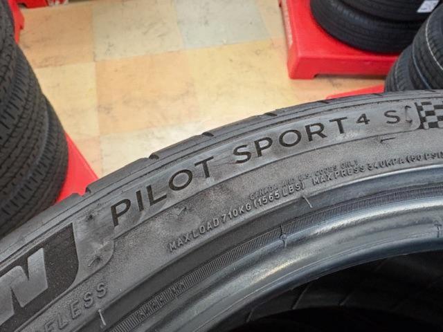 MICHELINPILOT
SPORT
Four
235 / 45R19