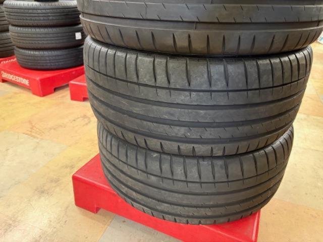 MICHELINPILOT
SPORT
Four
235 / 45R19