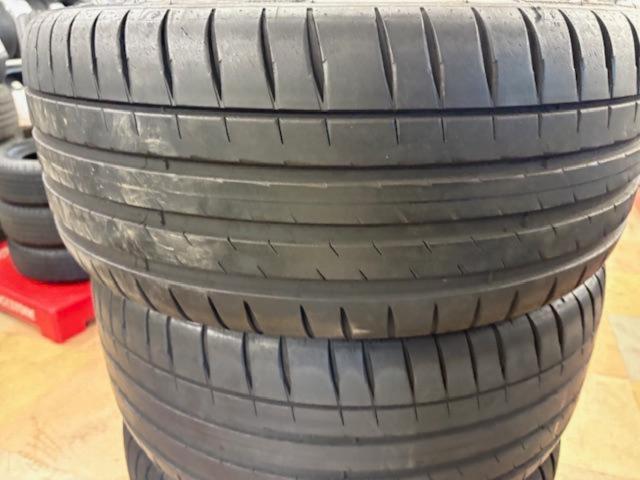MICHELINPILOT
SPORT
Four
235 / 45R19