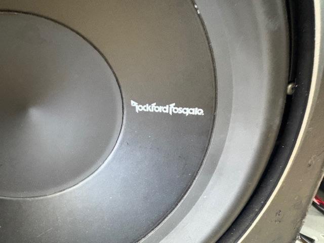 【Rockford】 P2D2-12 (パンチシリーズ) 12inch(30cm)4ΩDVCサブウーファー