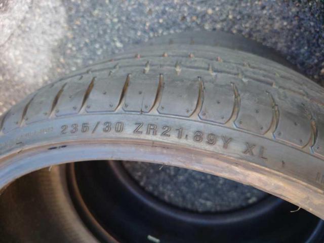 【ACCELER】PHI 235/30R21