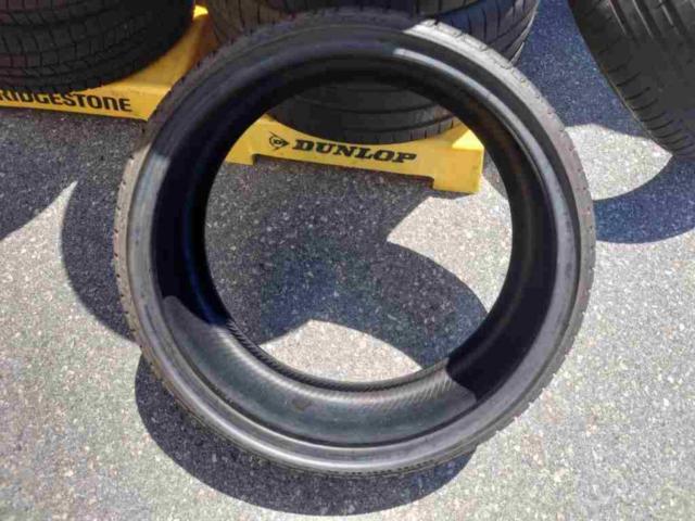 【ACCELER】PHI 235/30R21