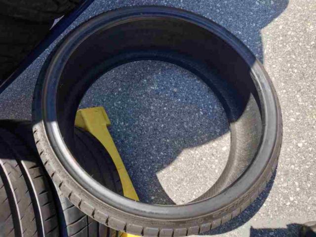 【ACCELER】PHI 235/30R21